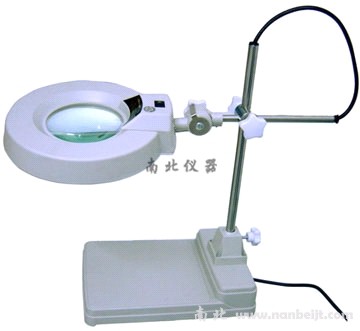 T130型照明放大鏡